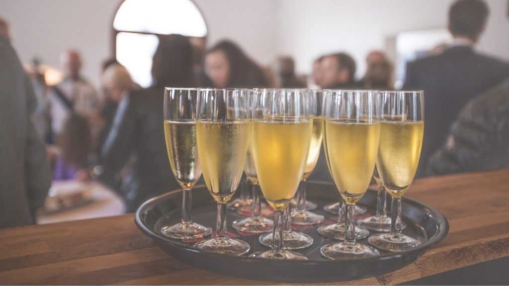 7 Tips to host your end of year client event in style.